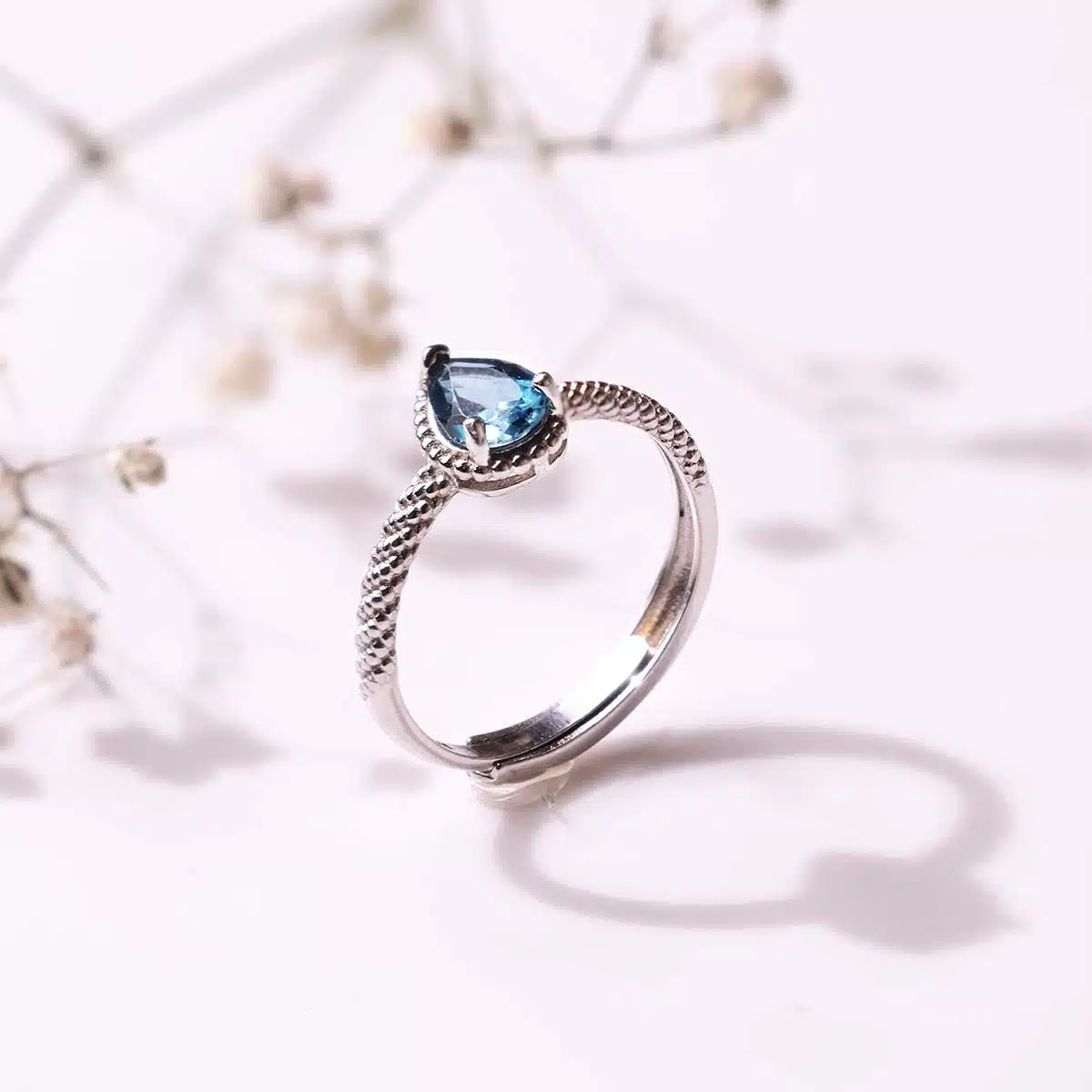 london-blue-topaz-in-silver-ring (6)