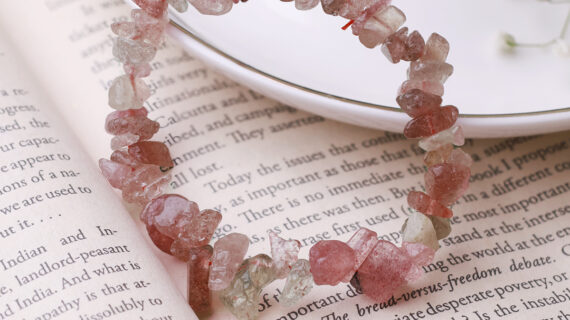 Strawberry Quartz Chips Stone Elastic Bracelet