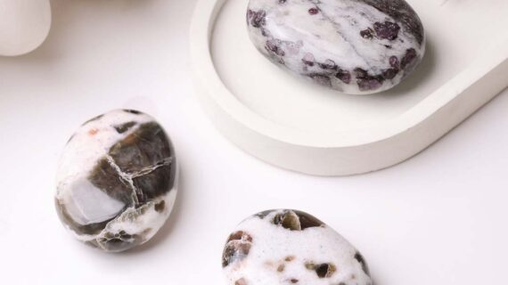 Cats Eye Palm Stone