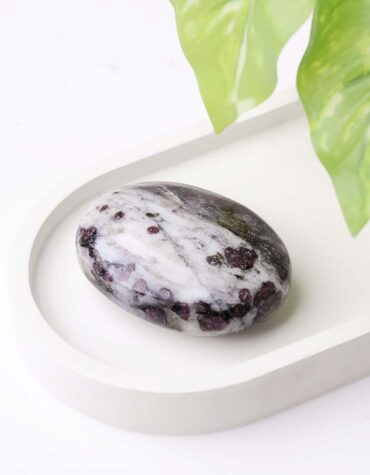 garnet-matrix-palm-stone