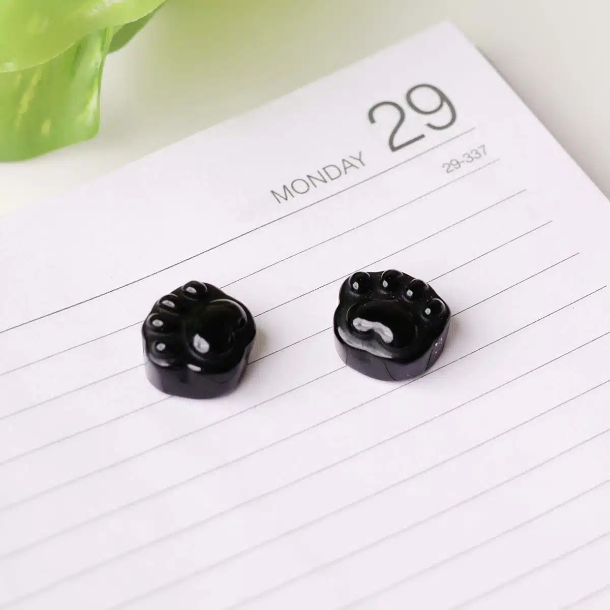 golden-sheen-obsidian-paw (5) golden-sheen-obsidian-paw