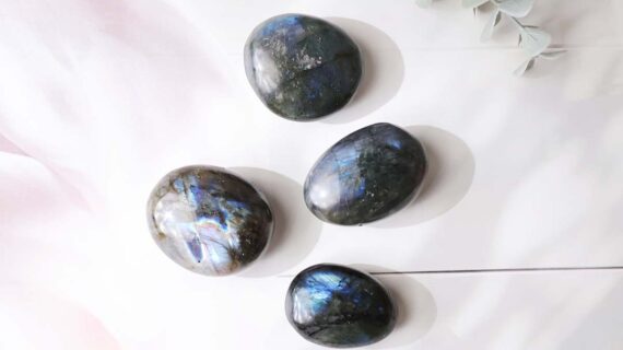 Labradorite Palm Stone (HQ)