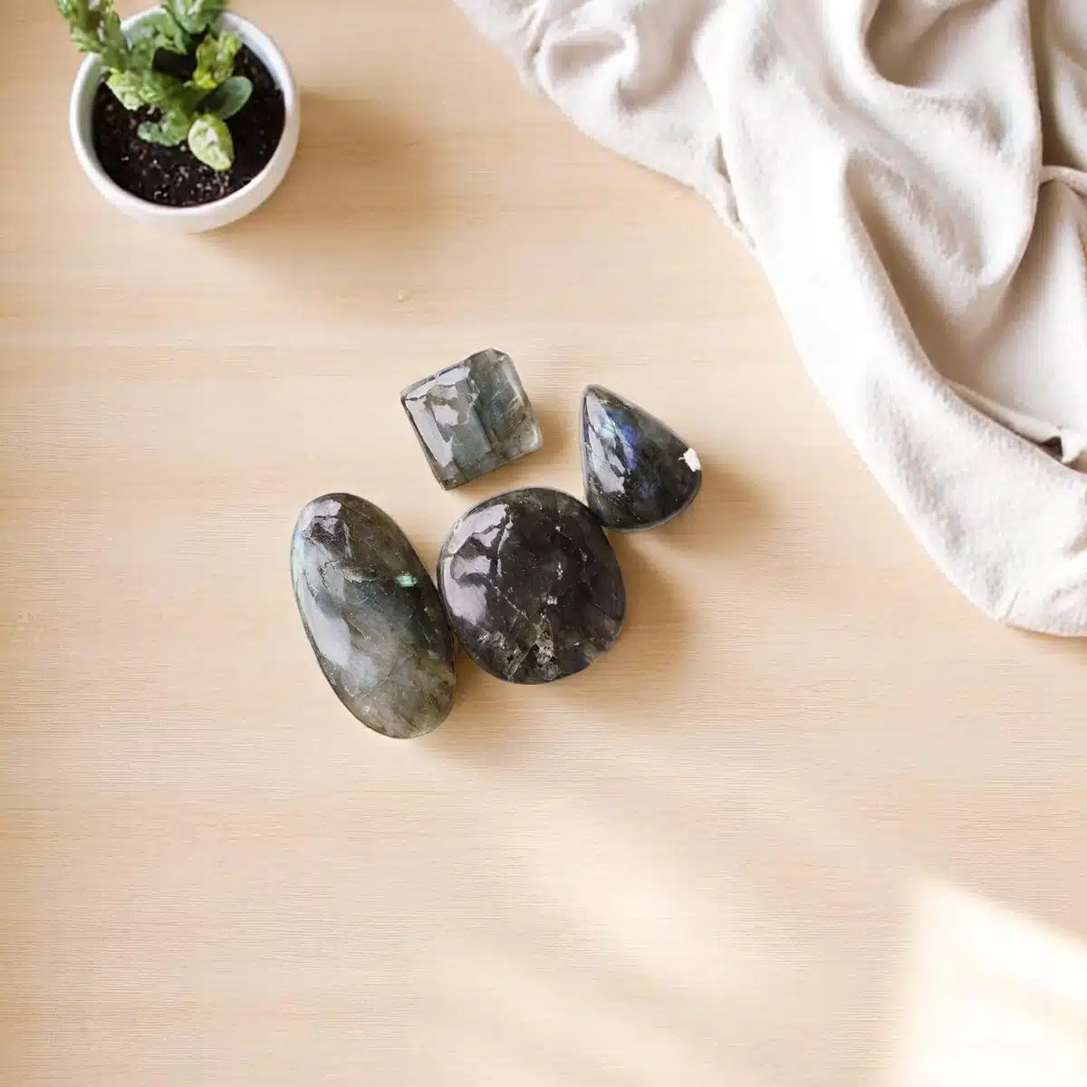 labradorite-cabochon (3) labradorite-cabochon