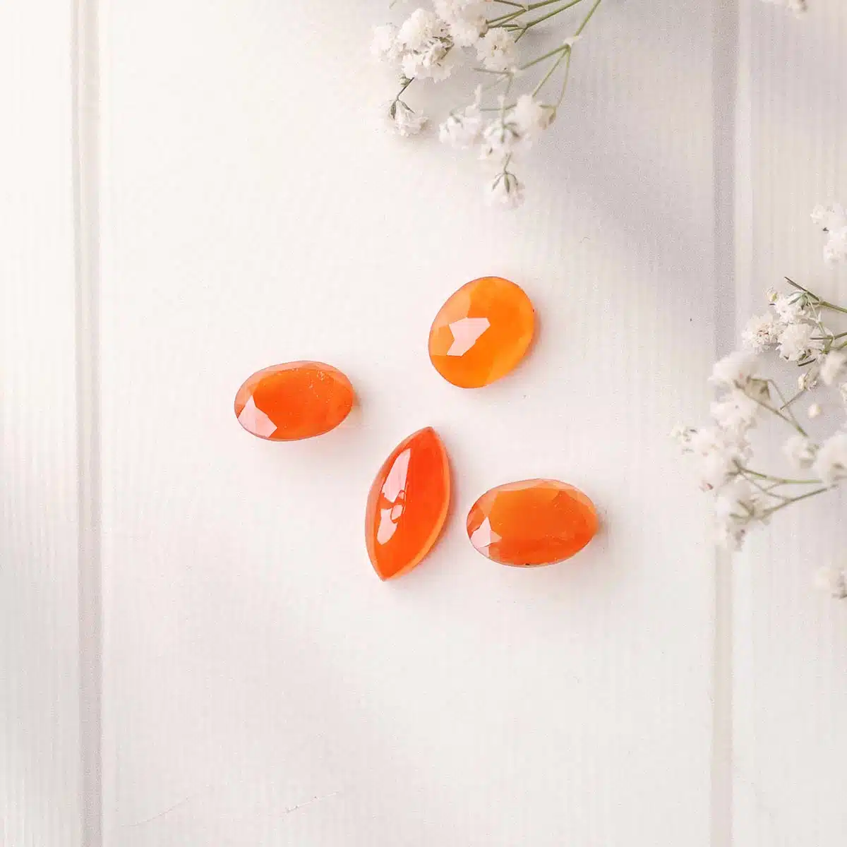 red-carnelian-faceted-cabochon (2) red-carnelian-faceted-cabochon