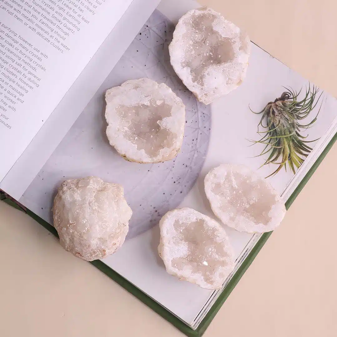 clear-quartz-opening-geodes (4)
