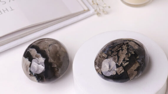 Fluorescent Agate Palm Stone