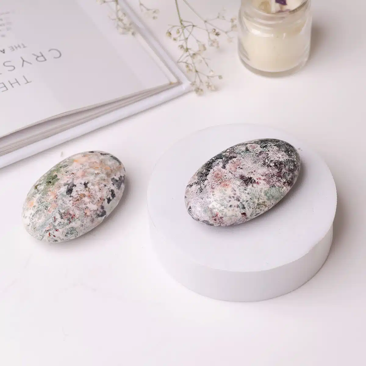 green-stilibite-palm-stone (2)