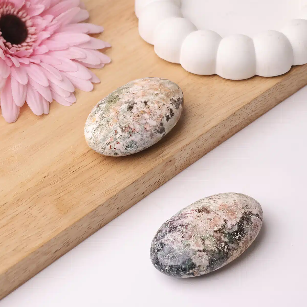 green-stilibite-palm-stone (3)