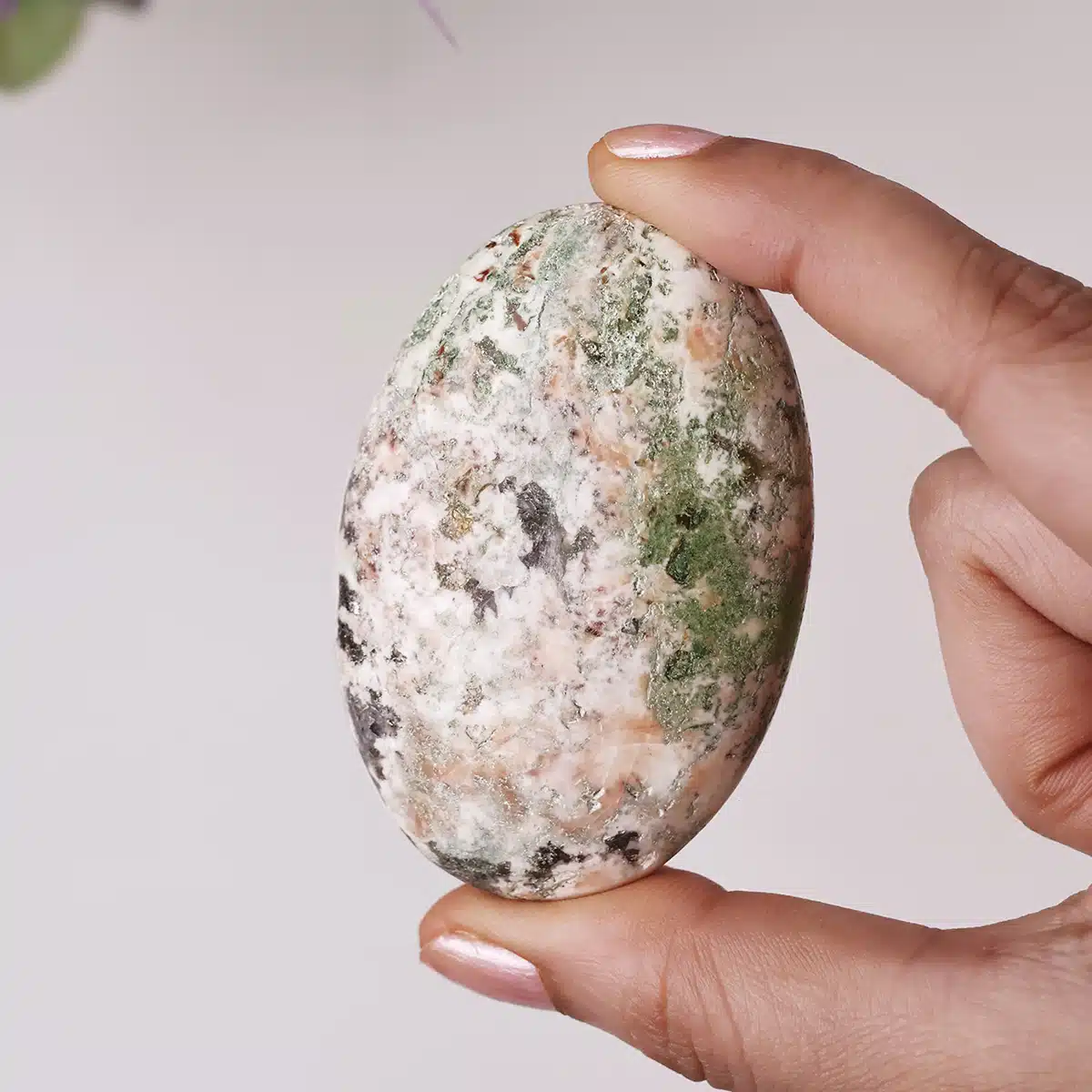 green-stilibite-palm-stone (6)