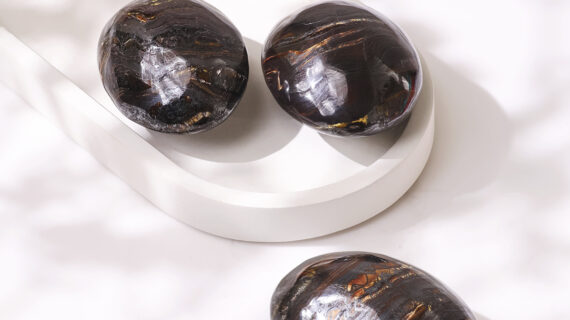 Iron Tiger Eye Palm Stone