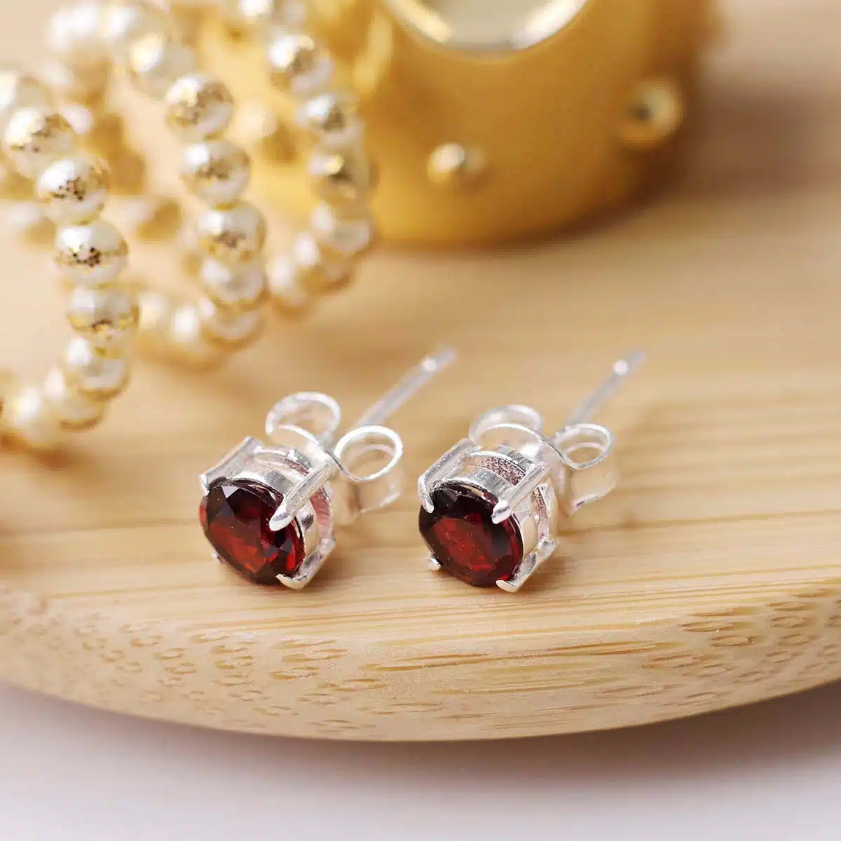 garnet-round-stud-earrings-silver (1)