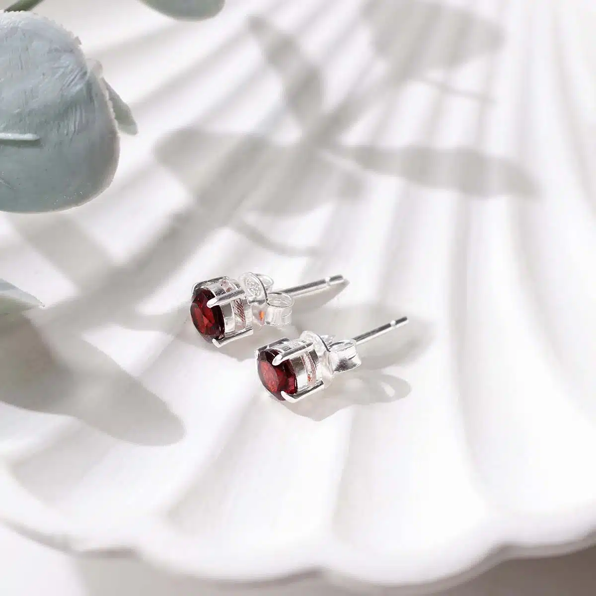 garnet-round-stud-earrings-silver (2)