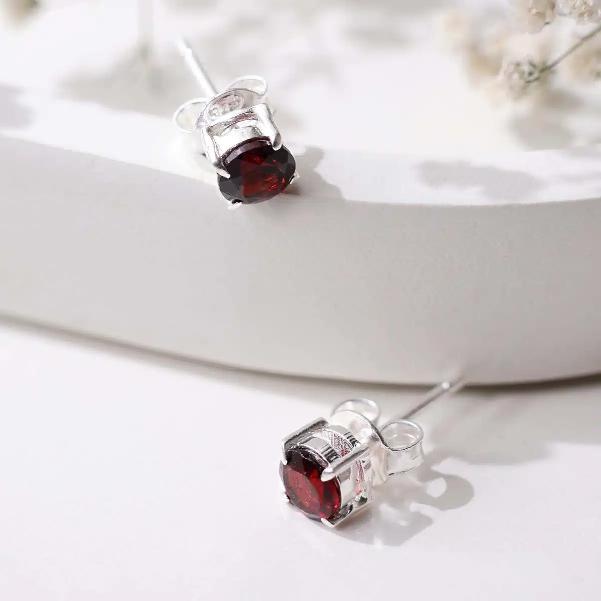 garnet-round-stud-earrings-silver (3)