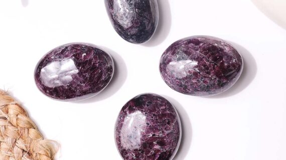 Rhodolite Garnet Palm Stone