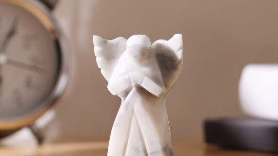 Howlite Wings Angel