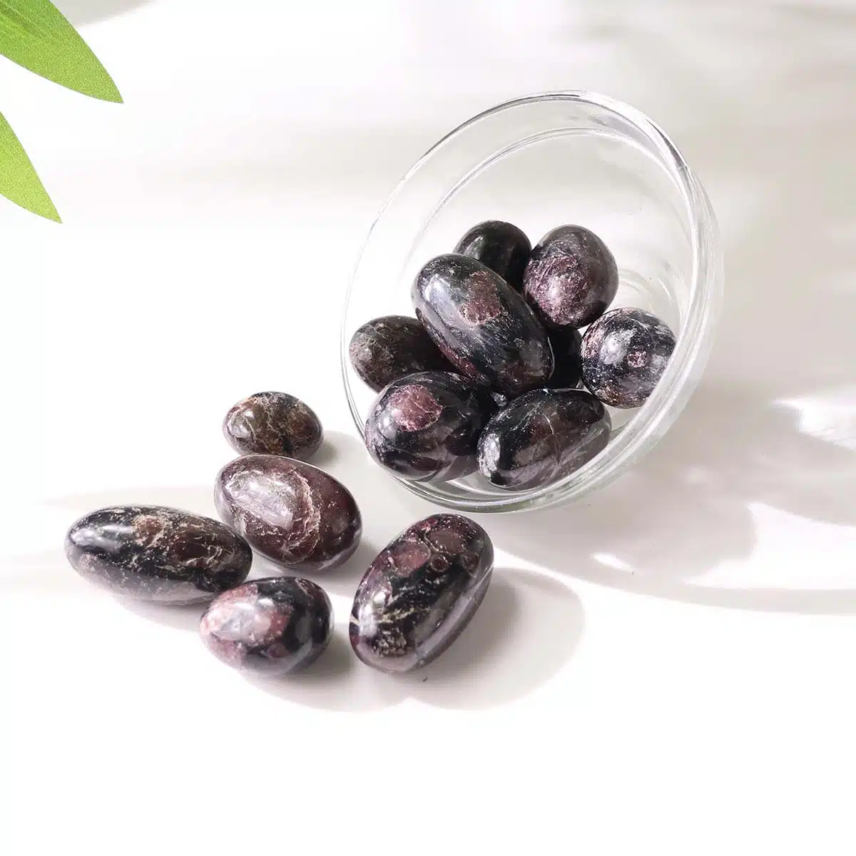 astrophylite-with-garnet-tumble-stone (3)