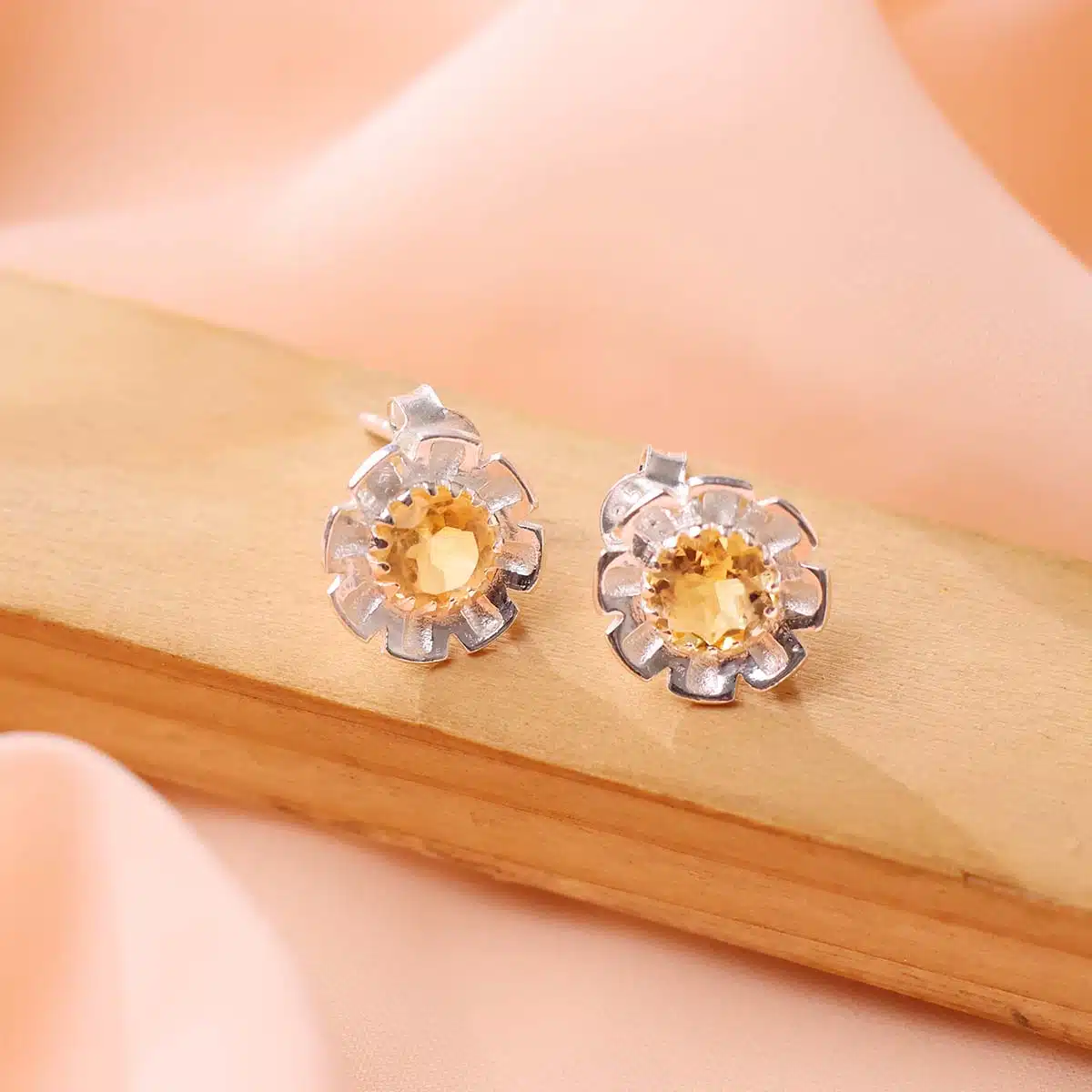 citrine-flower-design-stud-earrings-silver (3)