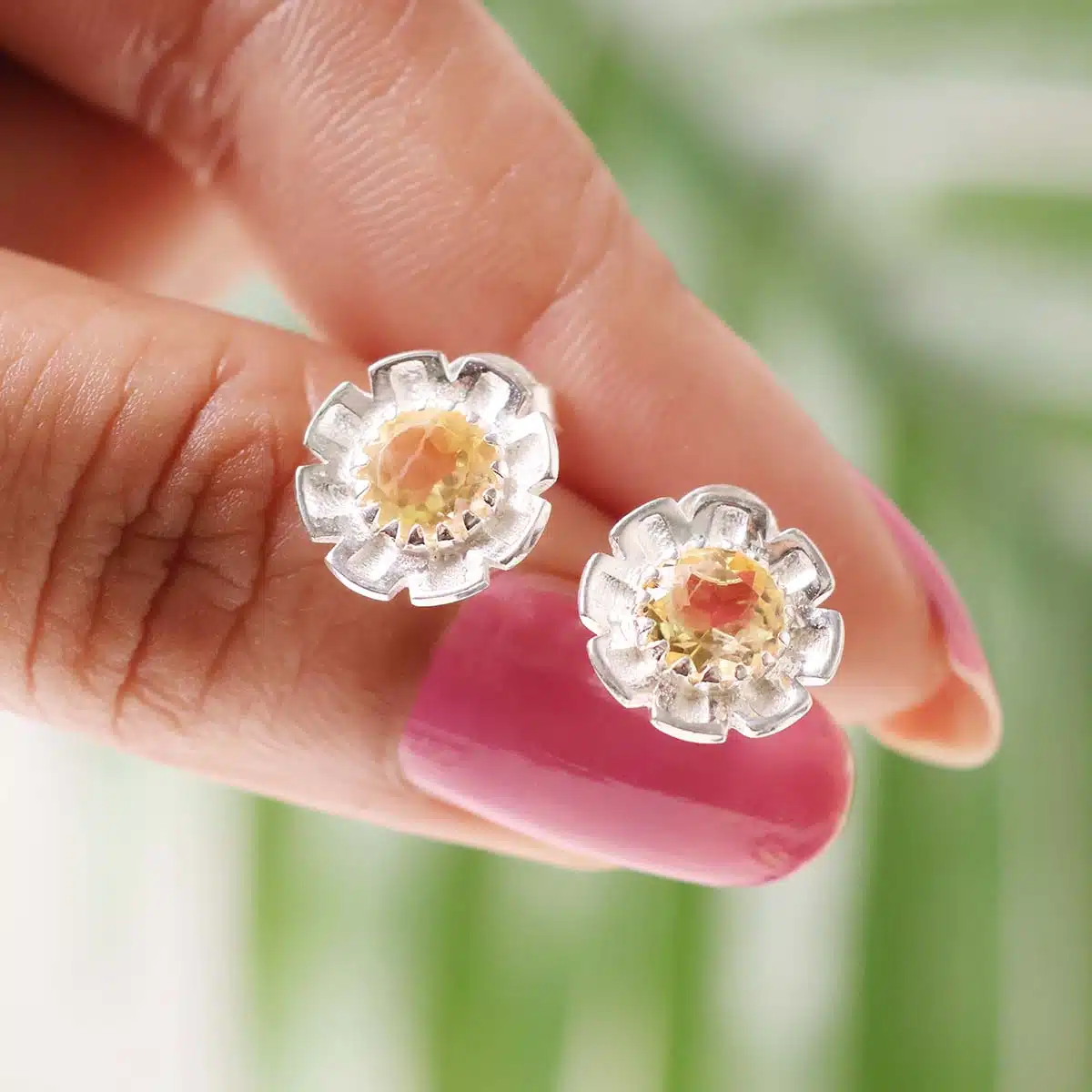 citrine-flower-design-stud-earrings-silver (5)