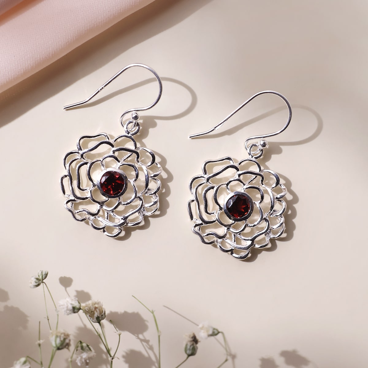 garnet-flower-design-silver-earring (1)