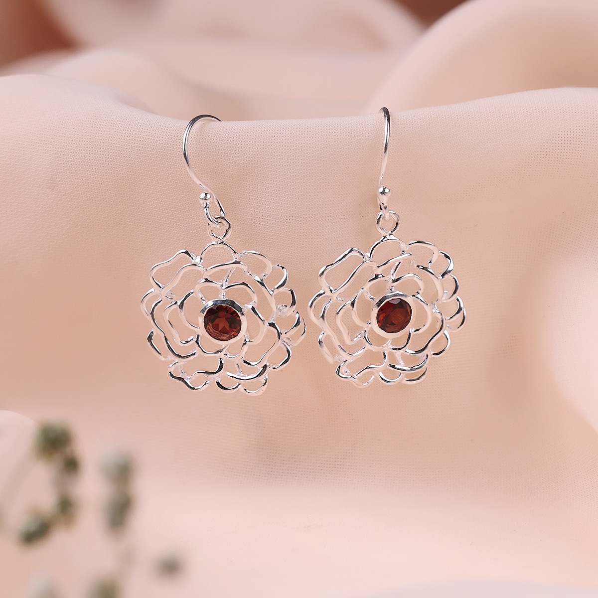 garnet-flower-design-silver-earring (3)