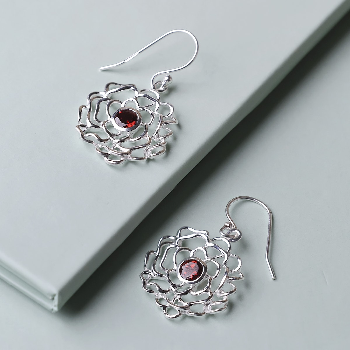 garnet-flower-design-silver-earring (5)