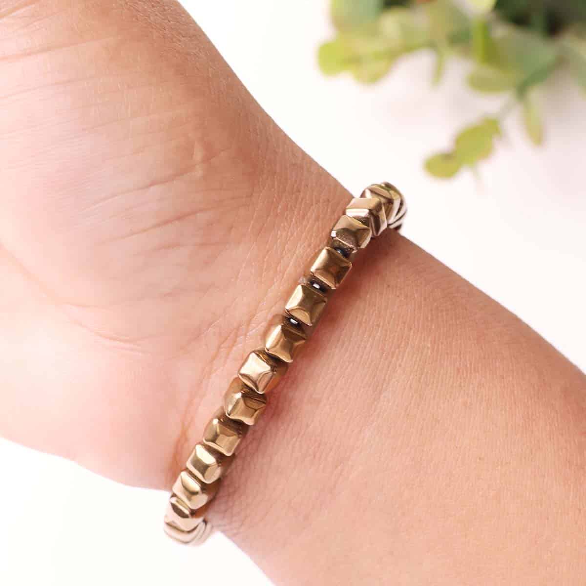 hematite-brown-box-beads-bracelet (3)