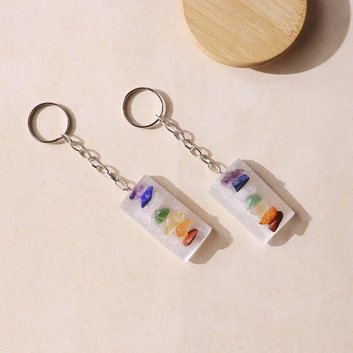 selenite-with-7-chakra-chips-keychain (2)