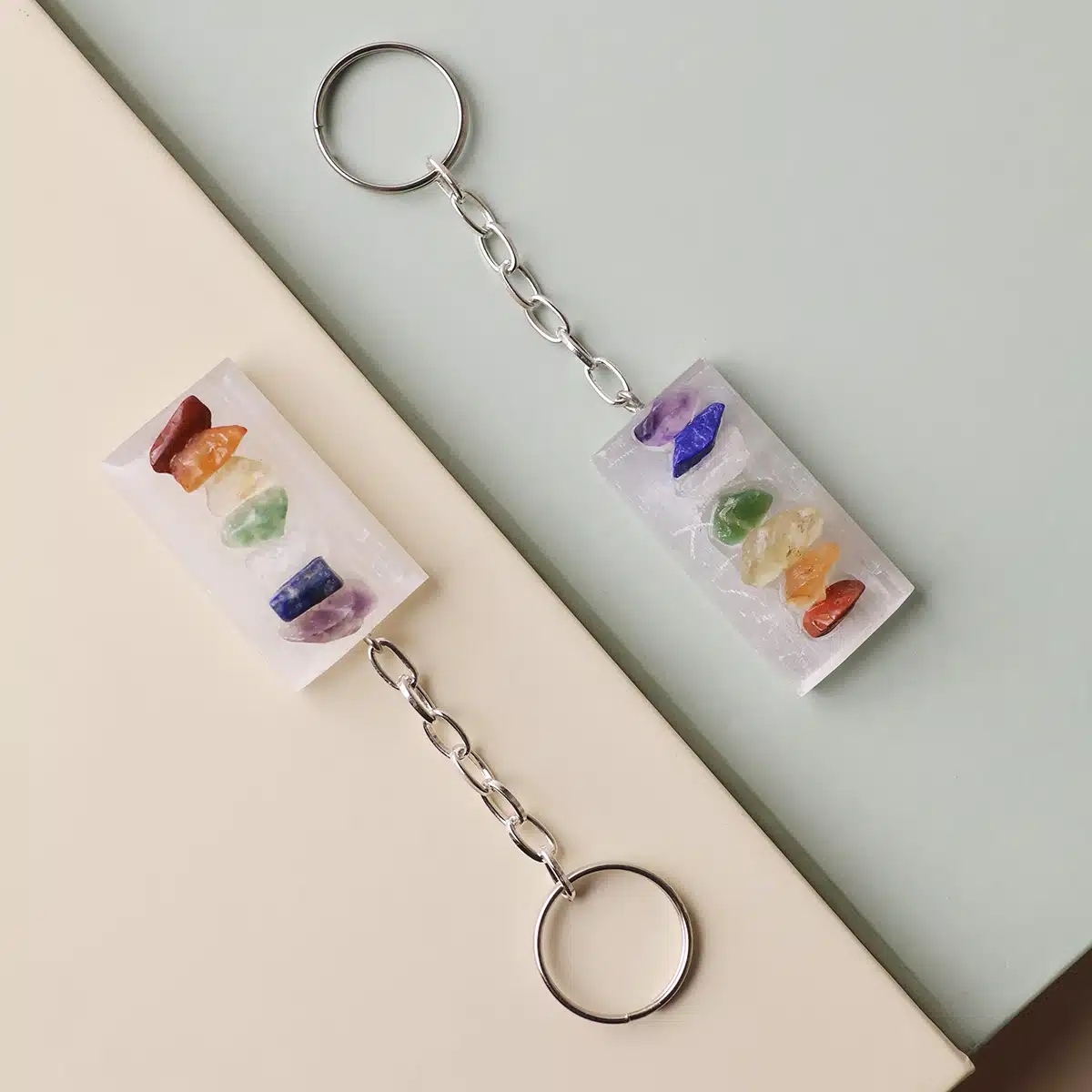 selenite-with-7-chakra-chips-keychain (6)