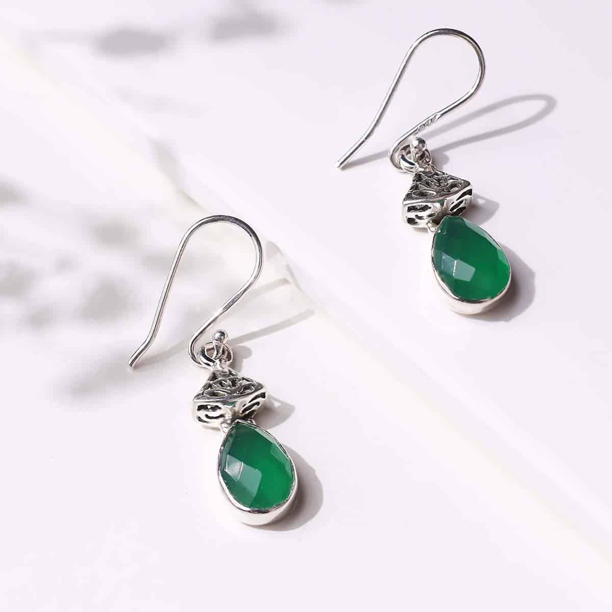 green-onyx-silver-drop-hanging-earrings (2)
