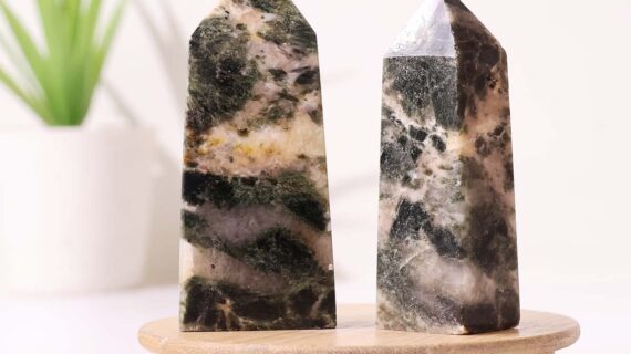 Green Kyanite In Quartz Tower
