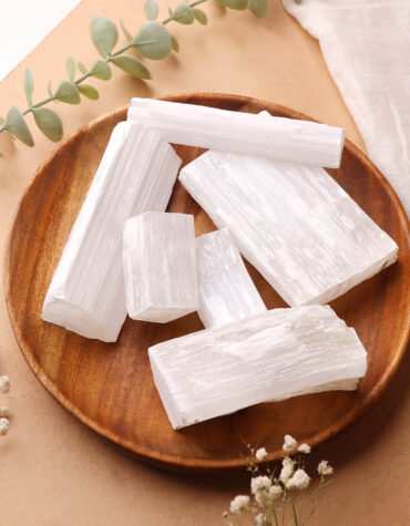selenite raw stone