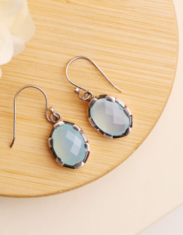 chalcedony oval shape silver earring