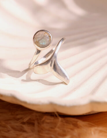 labradorite dolphin's tail ring silver