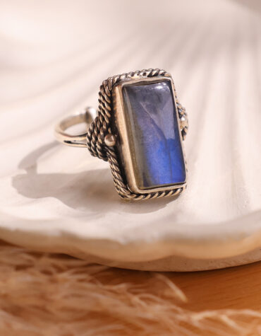 labradorite rectangle shape desing silver ring