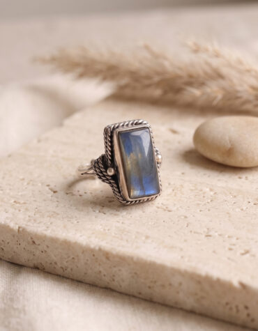 labradorite rectangle shape desing silver ring