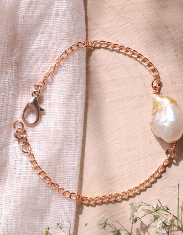 mother of pearl single tumble bracelet