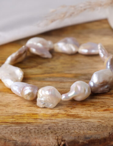 mother of pearl unshape tumble bracelet