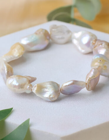 mother of pearl unshape tumble bracelet