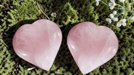Rose Quartz Heart Medium 40-60 Gms