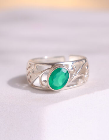green onyx small oval design silver ring