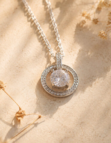 zircon round pendant silver