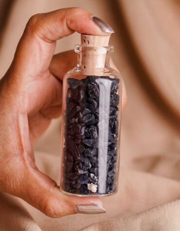 black tourmaline chips jaar