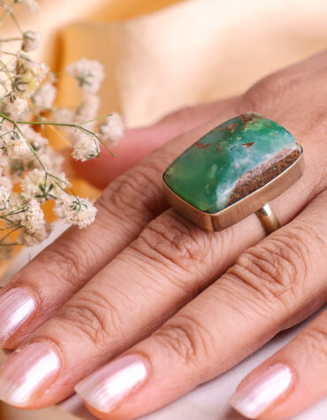 chrysoprase cabochon ring