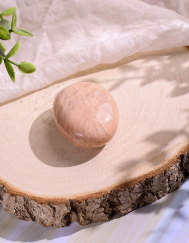 peach moonstone palm stone 50 100 gms
