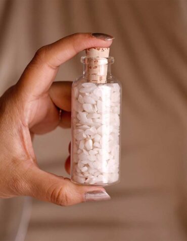 white agate chips jaar