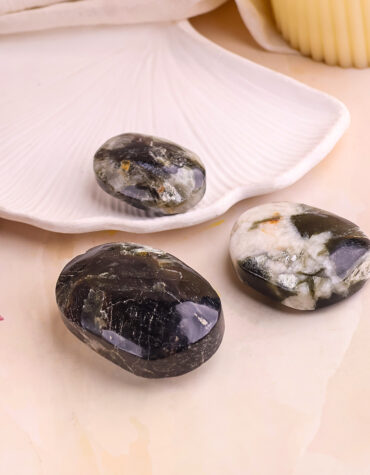 green mica palm stone