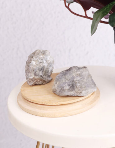 white labradorite raw