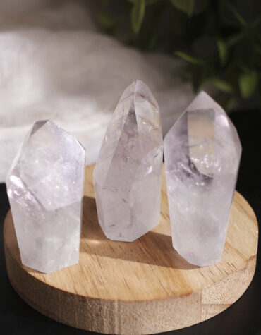 powellite amethyst points