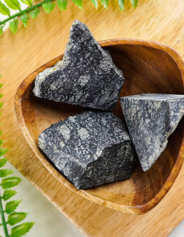 nummite raw