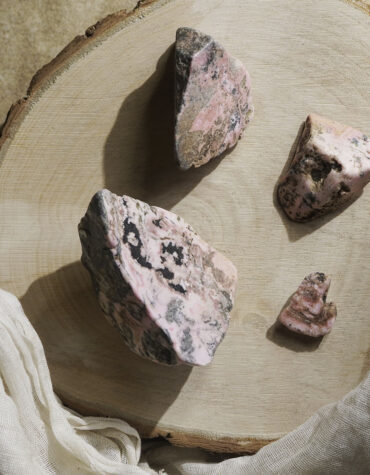 peruvian rhodonite raw